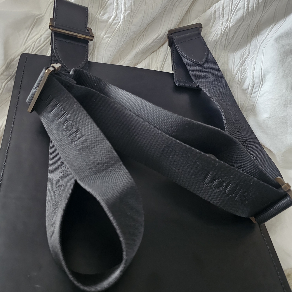 Louis Vuitton Black Leather Crossbody with Brass Hardware - Picture 2 of 4